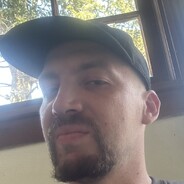 Dariusz B