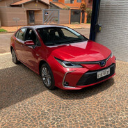 czerwona toyota corolla