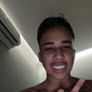 tapa na cara da puta