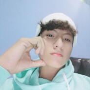 ELLA TE AMA