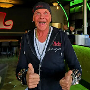 ﮮﾒ.ॐR3D0.єҳє™ avatar