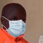 AVEC UN MASQUE LA