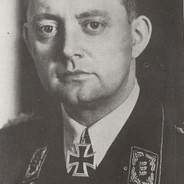 [Flüchtlingsheim-Leiter] Erwin