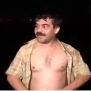 KIRMIZİ ŞORTLİ